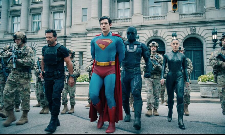 Wajah Seram Ultraman di Trailer Superman