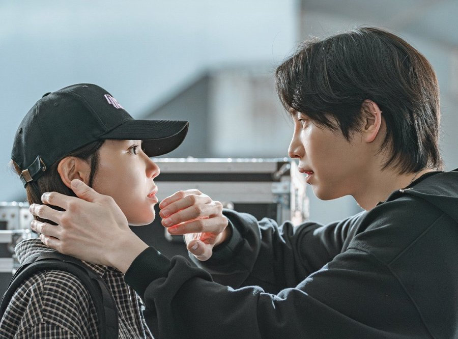 Idol I Episode 1 Recap & Review: Ketika Seorang Fans Menjadi Pengacara Sang Idola