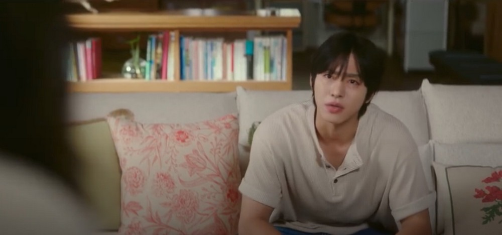 Sold Out On You Episode 3 Recap & Review: Ye-jin Discovers Matthew’s Secret Identity 3 Sold Out On You Episode 3 Recap 3
