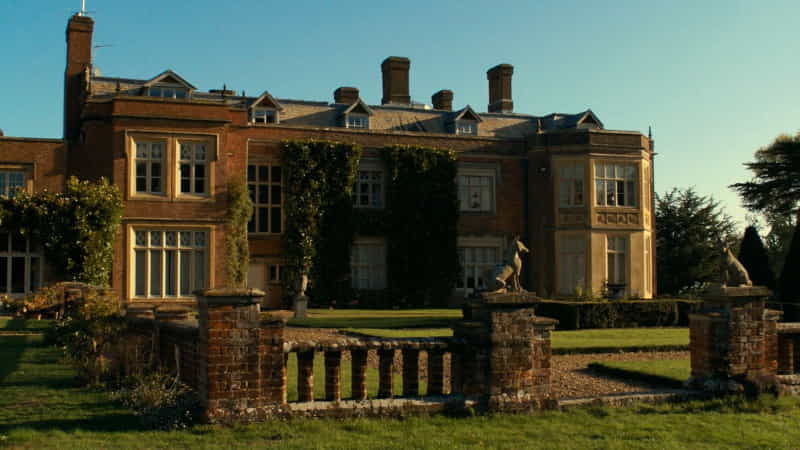 Where Was "Your Fault: London" Filmed? Complete Filming Locations Guide 5 Munden Estate