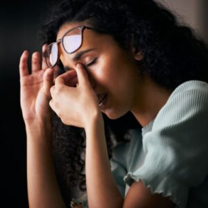 How to Avoid Eye Strain During a Late-Night Streaming Marathon (Without Stopping the Fun)